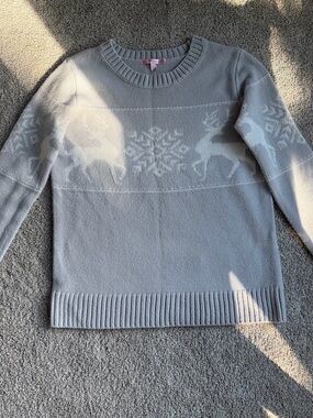 La Vie En Rose Light Gray Reindeer & Snowflake Crewneck Sweater